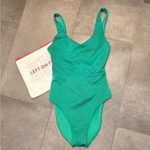 Left on Friday double scoop suit one piece. Medium.